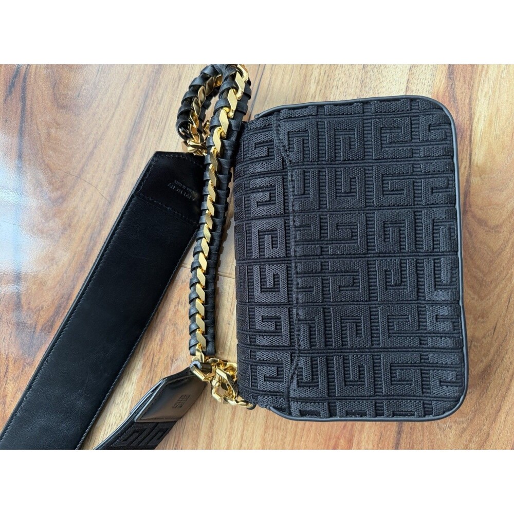 Authentic GIVENCHY 4G Small Chain Shoulder Crossbody Bag Black Leather - Picture 7 of 7